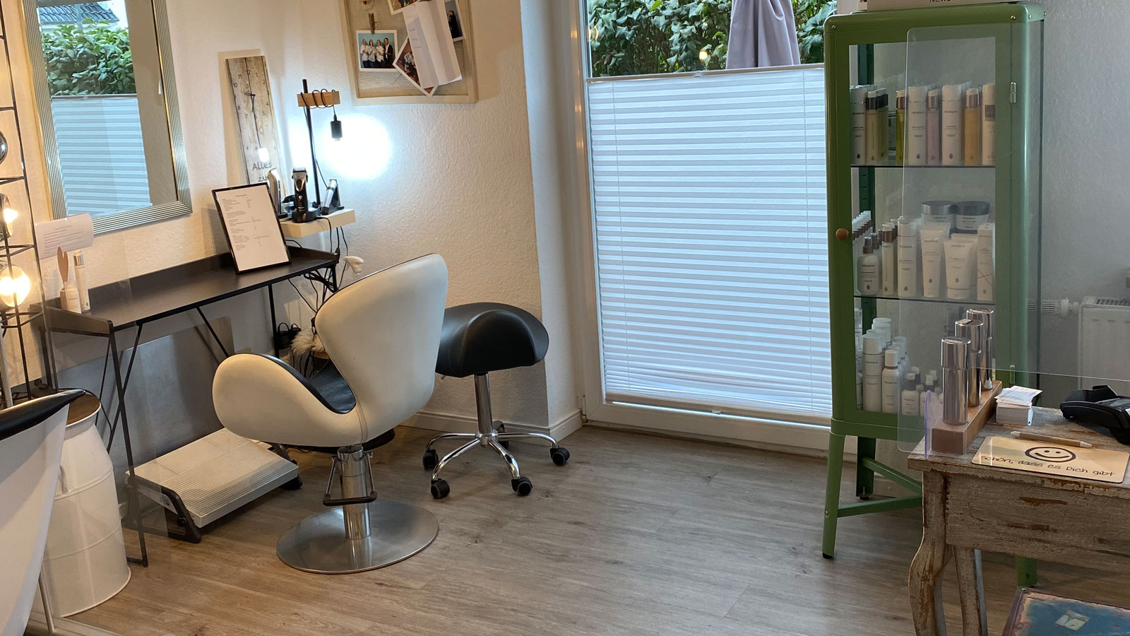 Einblick in den Friseursalon Schneidepunkt in Westerrönfeld